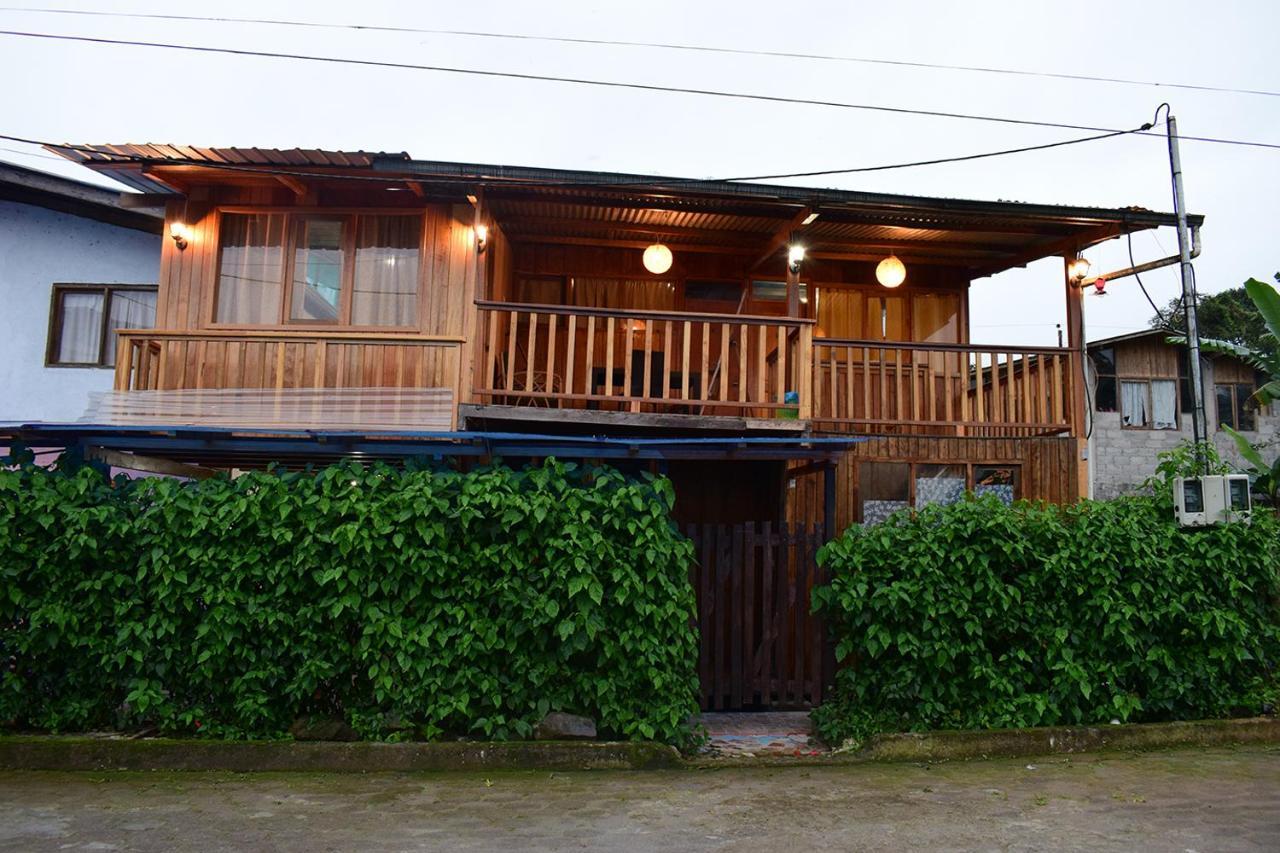 Hostal Los Farolitos Mindo Exteriör bild